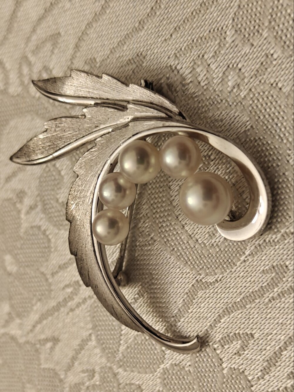 Authentic Mikimoto Akoya Pearls Brooch - Picture 2 of 7